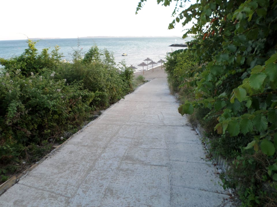 Weg zum Strand Hotel Sineva Beach