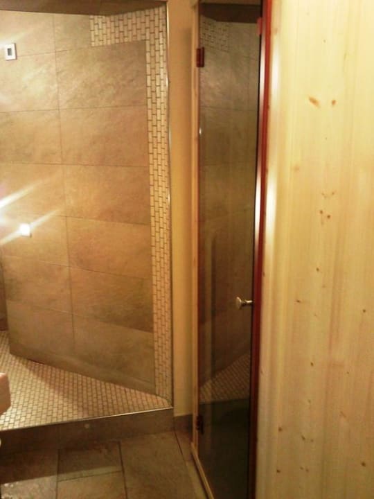 Eingang Dusch und Infrarotsauna Hotel Süd art
