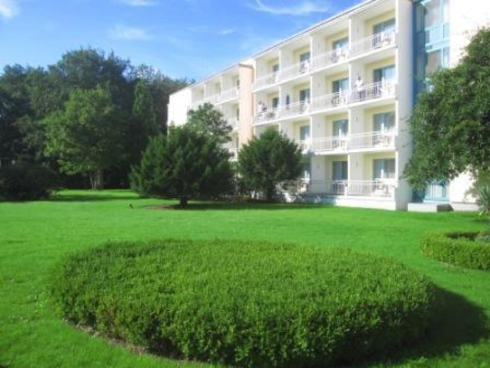 Außenansicht mit Parkgarten Hotel Bernstein Prerow