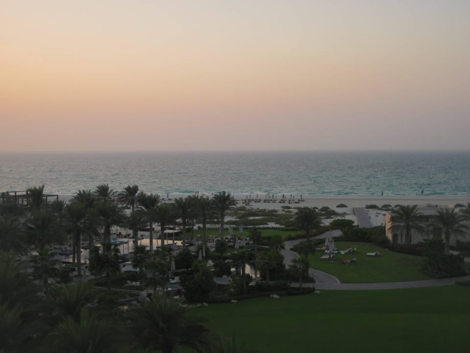 Hotel bei Nacht Park Hyatt Abu Dhabi Hotel and Villas