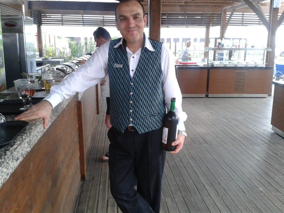 Ugur(Hans) ein ganz fixer und lieber Ober Adalya Ocean Deluxe
