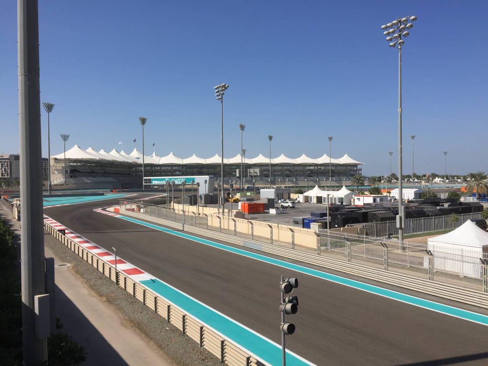 F1 Race Track W Abu Dhabi - Yas Island