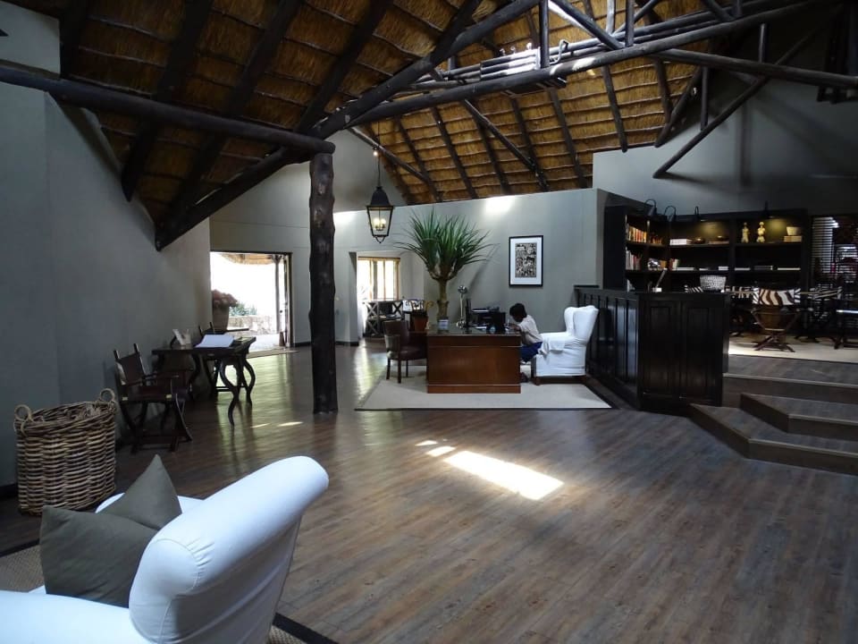 Blick auf die Bibliothek Hotel Mushara Lodge