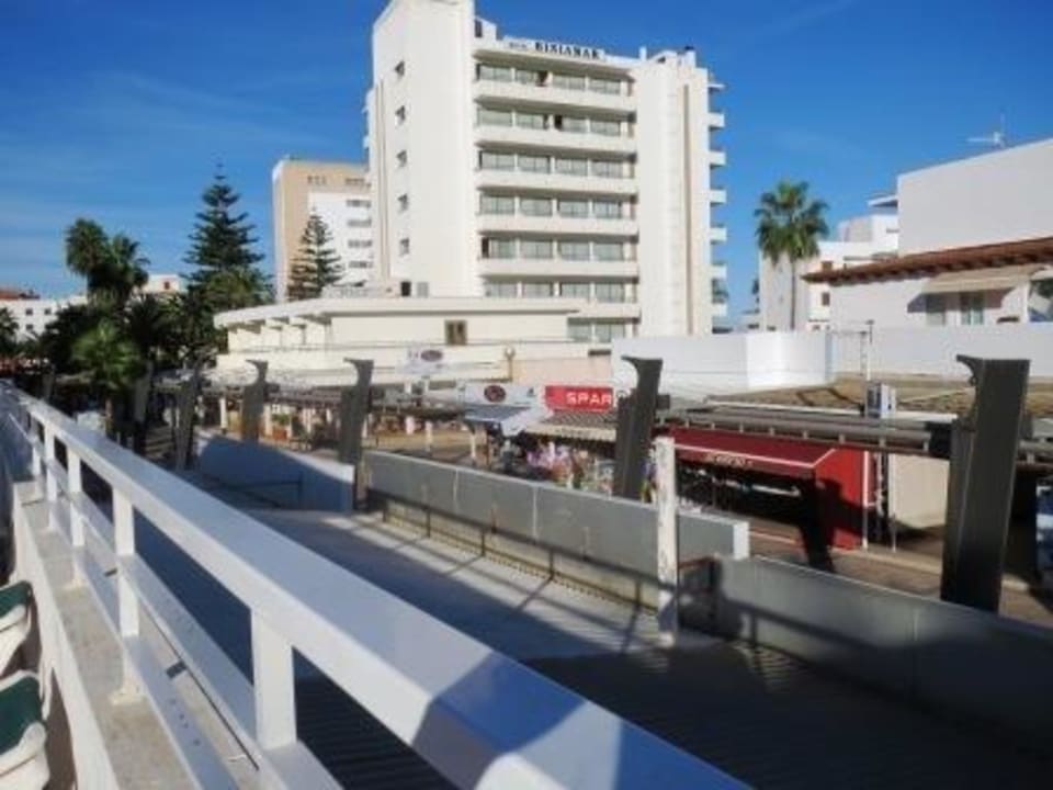 Auf den Boulevard vom erhöhten Ruhebereich aus  Hotel Morito