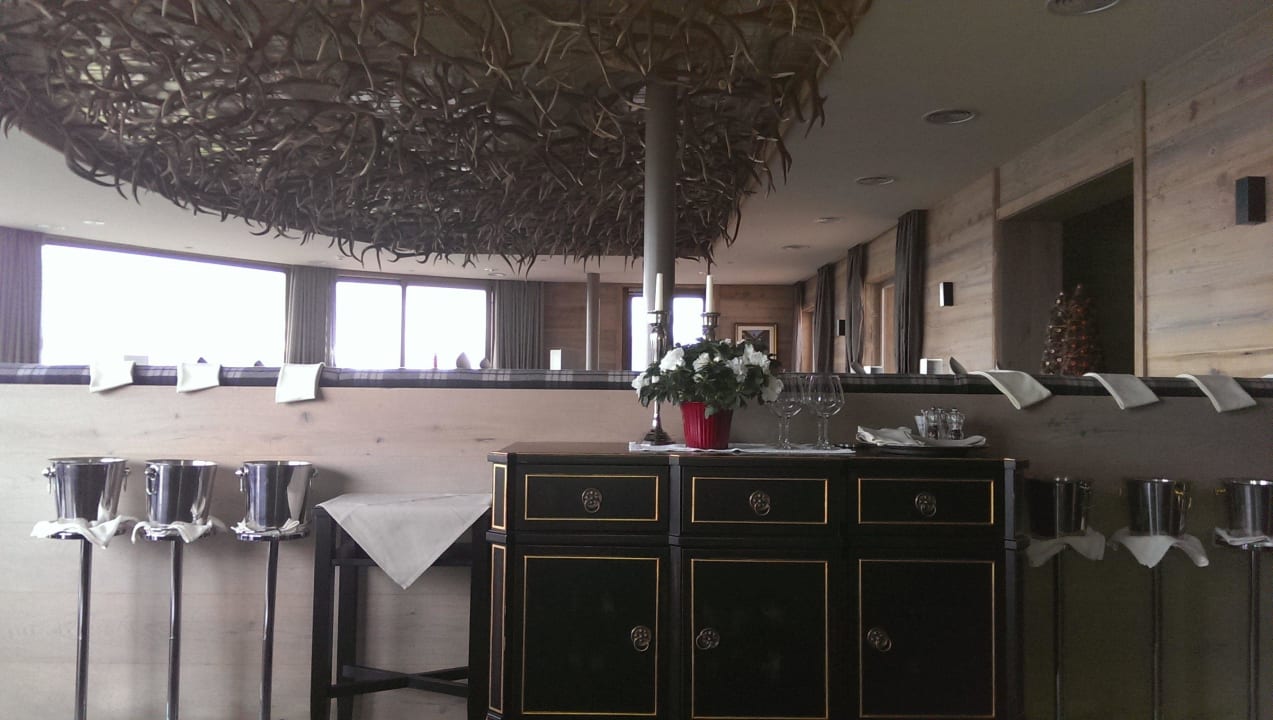 Eingang zum Restaurant Hotel Chalet Mirabell