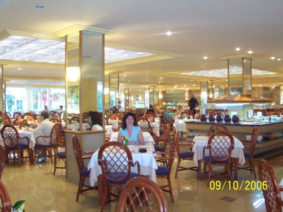 Speisraum am sehr frühen <morgen > Zafiro Bahia