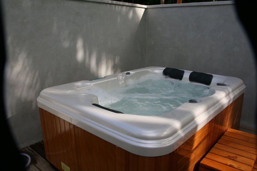 Jacuzzi Bad  Kuramathi Maldives