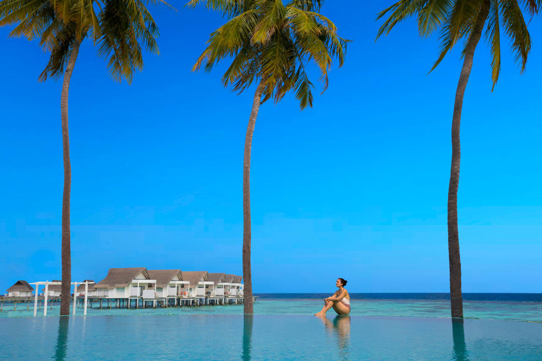Pool Machchafushi Island Resort & Spa Maldives, The Centara Collection