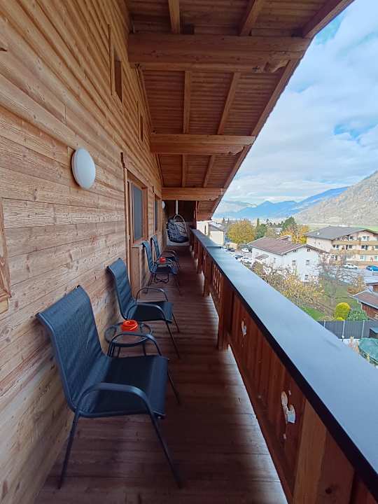 Ausblick Appartement Catrin bis 16 Personen mit Sauna und E-Ladestation