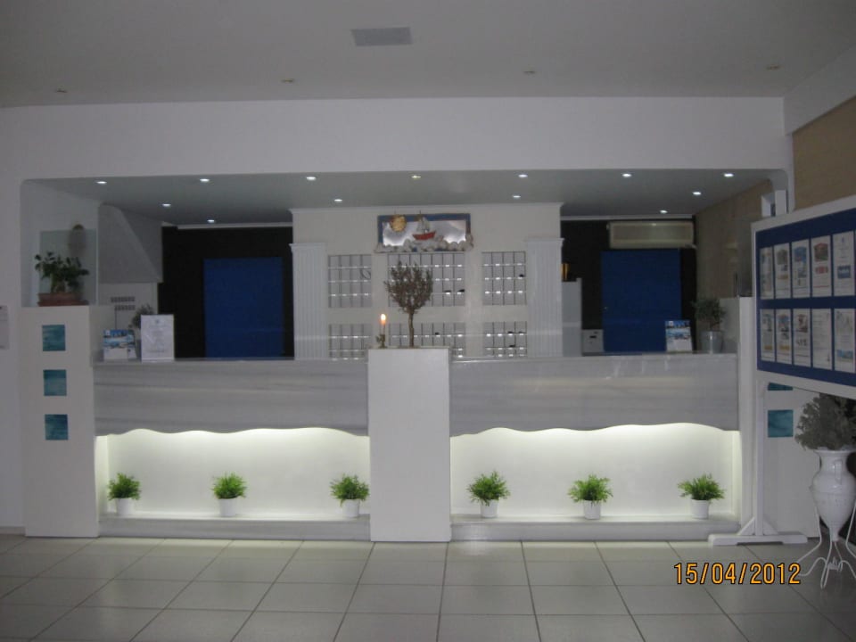 Rezeption ohne Personal Brown Beach Eretria