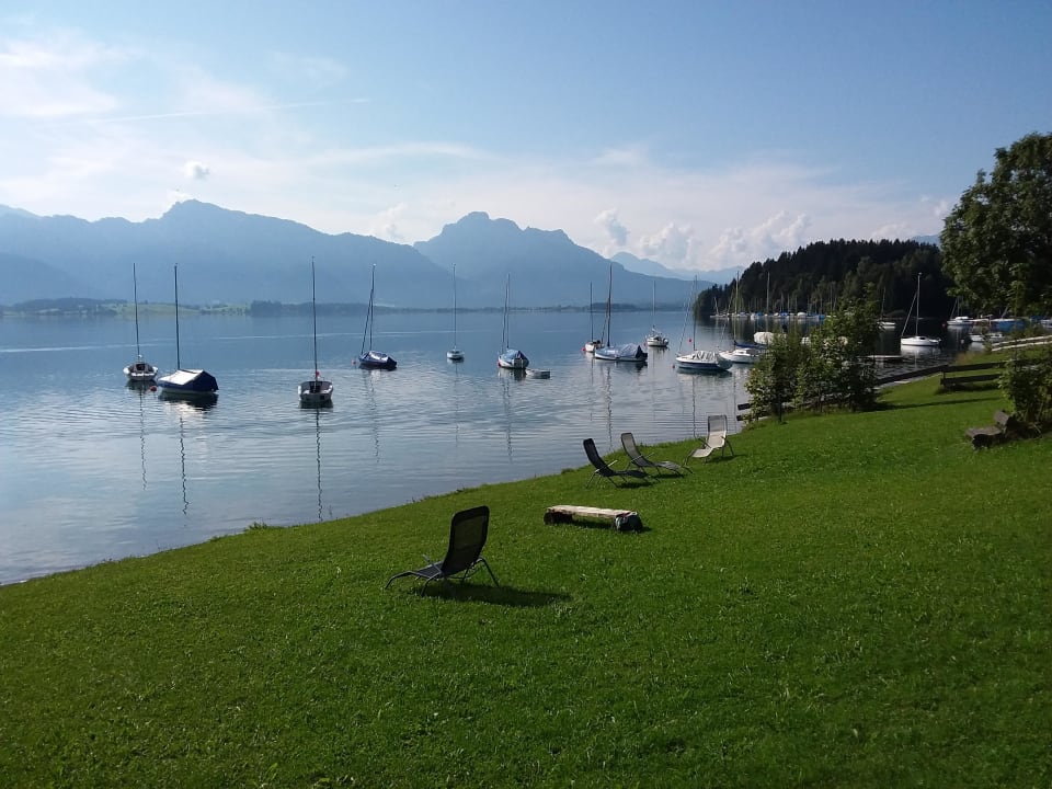 Blick auf die Schlösser Seehotel & Appartements Schnöller