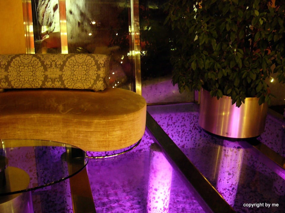 Wechselbeleuchtung in der Unterwasserwelt allsun Hotel Bella Paguera