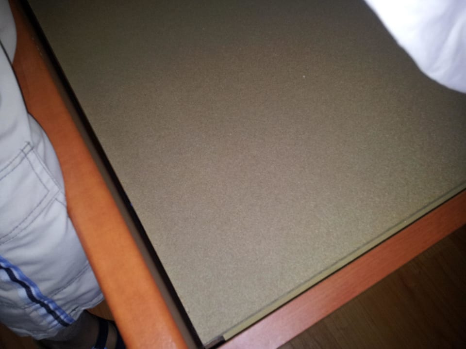 Bett unter der Matraze Hotel Ema