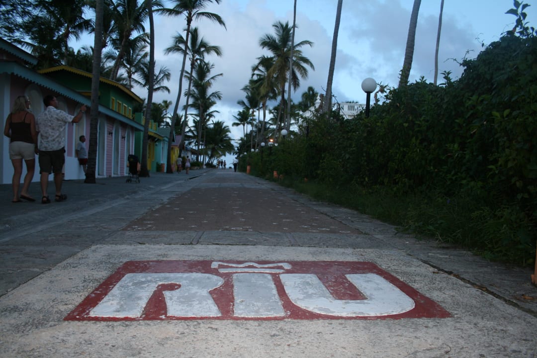 Einkausstraße Hotel Riu Bambu