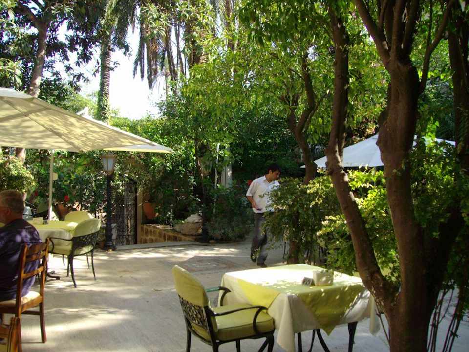 Der schöne Garten in dem das Essen serviert wurde Dogan Hotel by Prana Hotels & Resorts