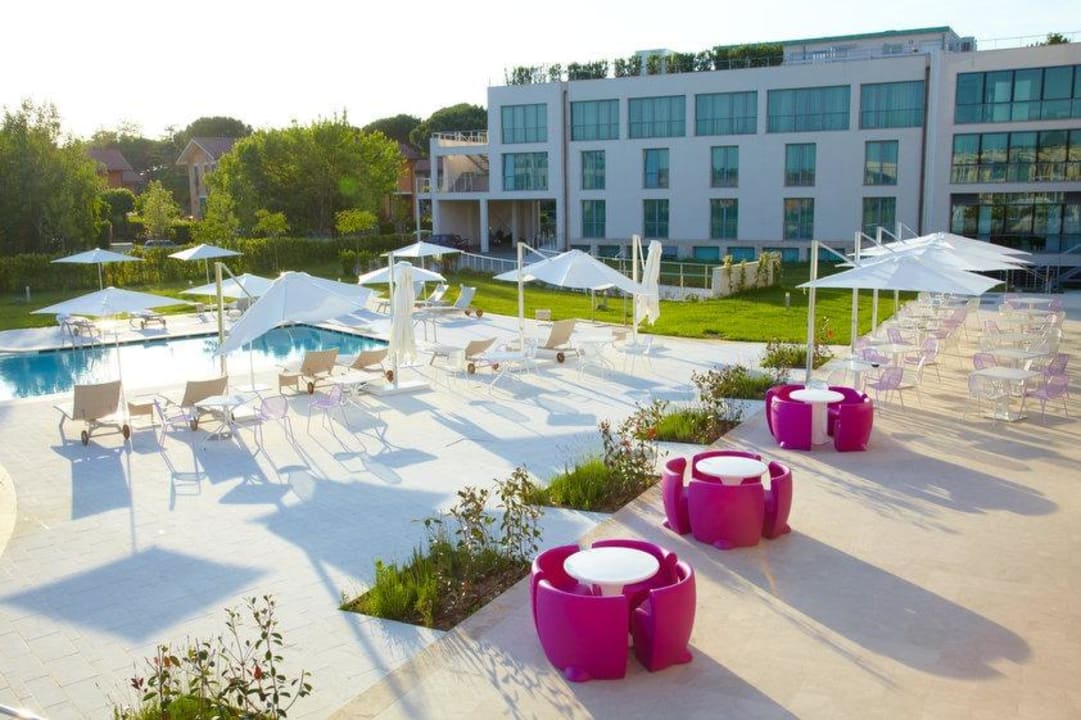 Panorama Pisa Tower Plaza