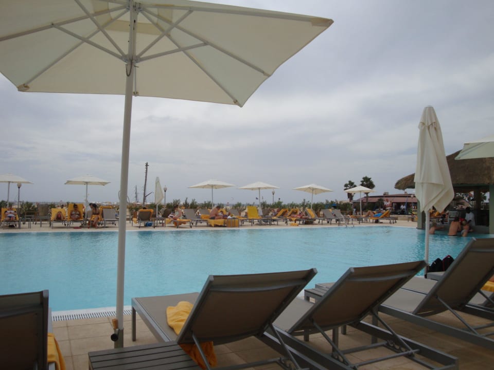 Pool Oasis Salinas Sea