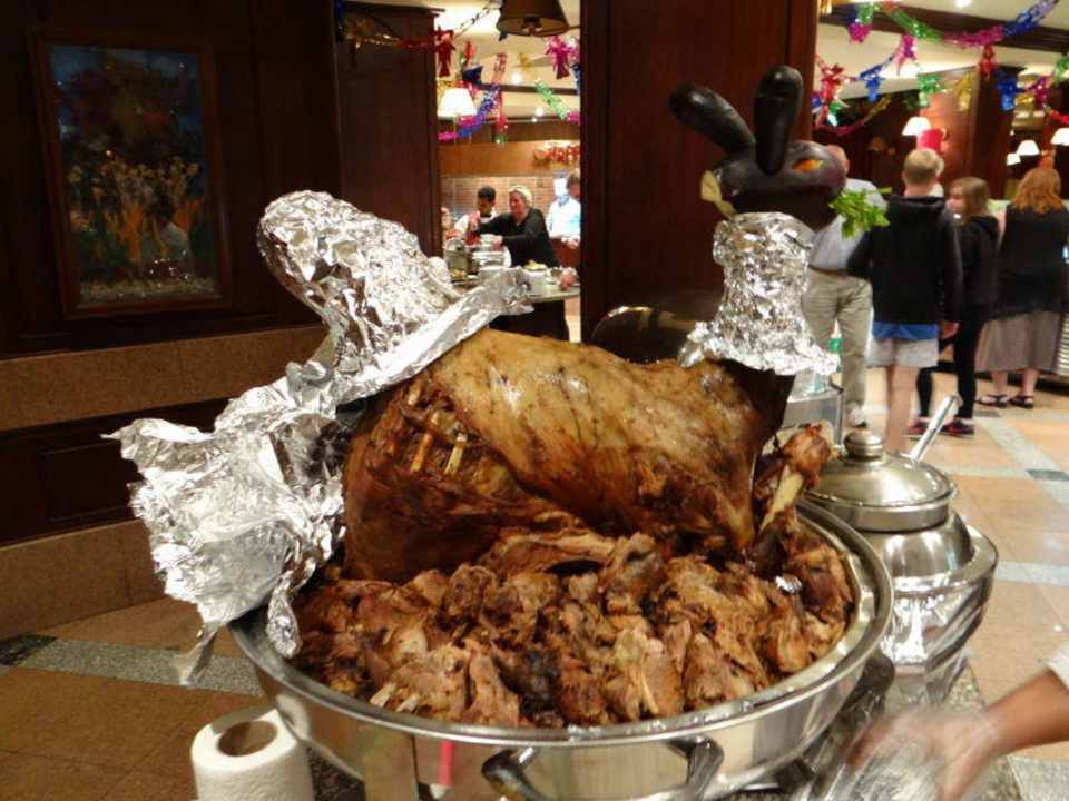 Orthodoxes-Weihnachtsdinner-gegrilltes-Lamm Menaville Safaga
