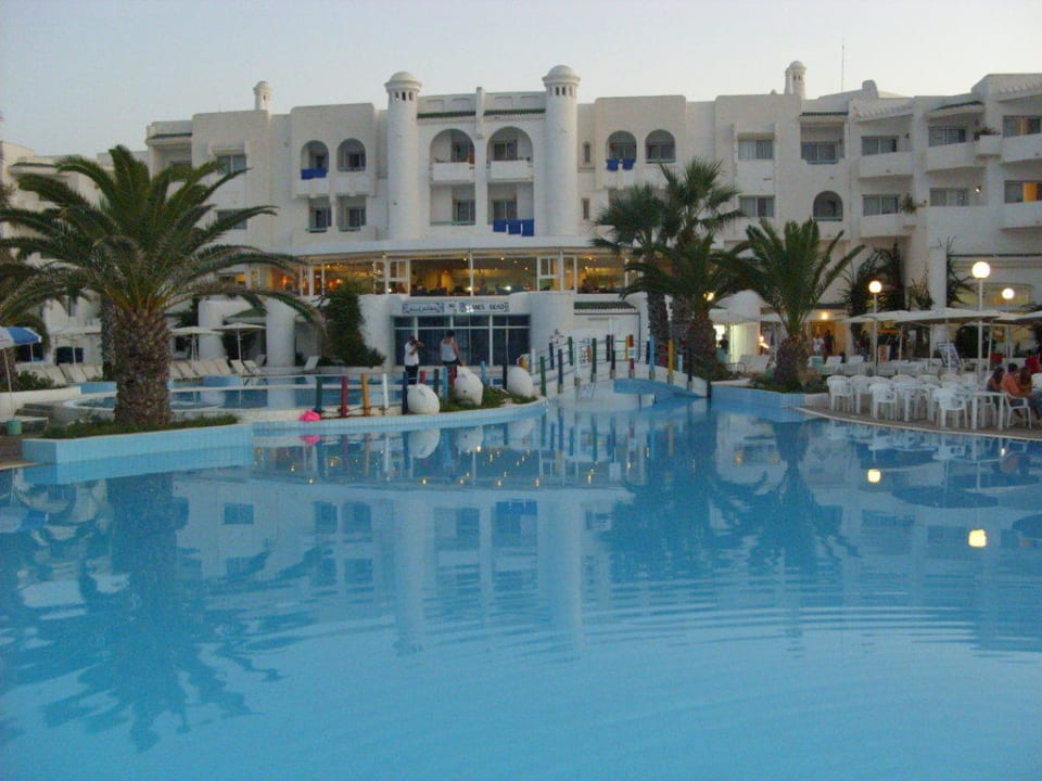 Hauptpool Hotel El Mouradi Skanes Beach