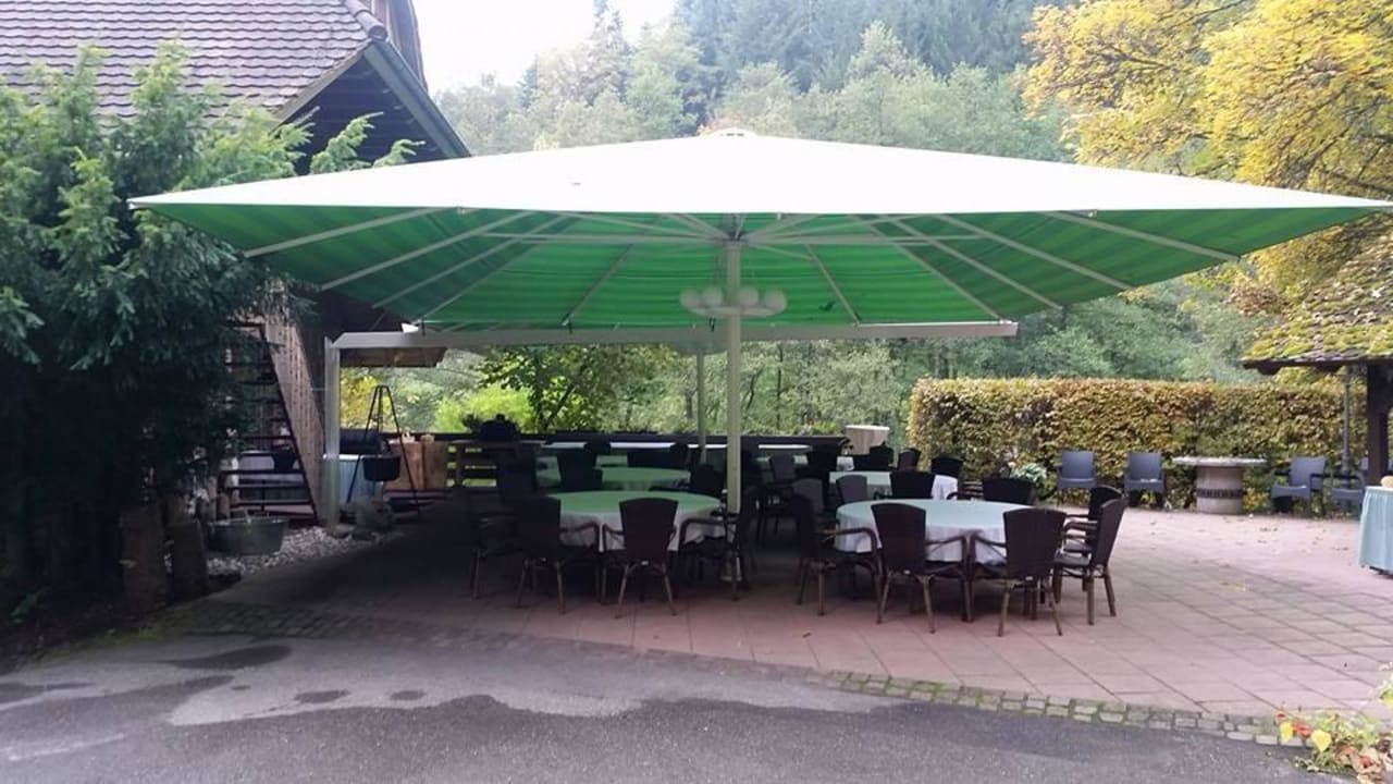 Aussenbestuhlung am Hintereinagng Hotel Der Lautenbachhof