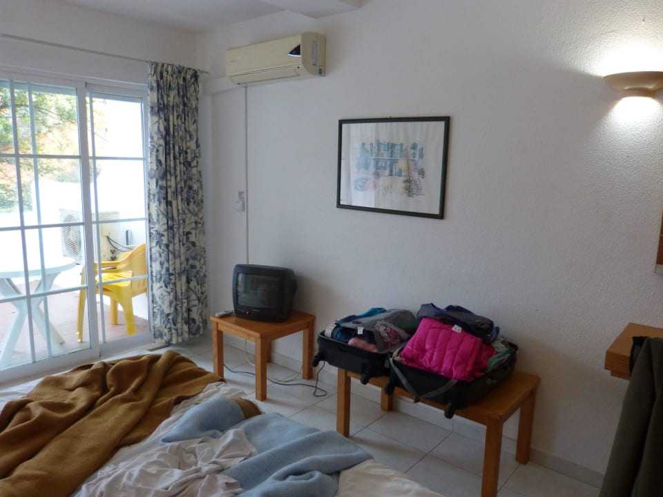 Wohnraum mit top TV 4 portugiesische Sender Monica Isabel Beach Club