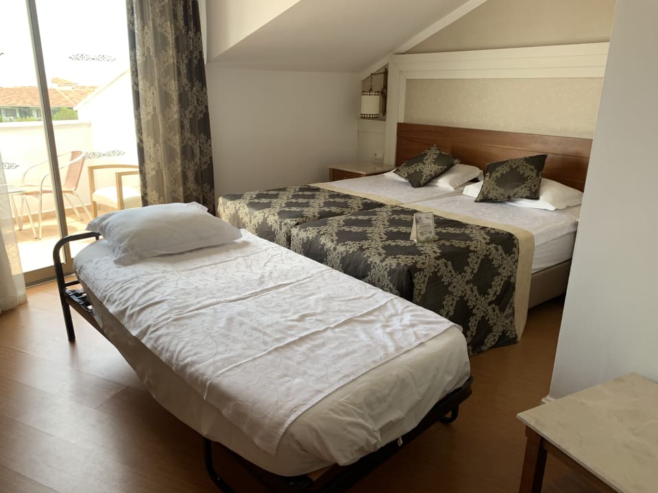 Zimmer Alba Queen Hotel