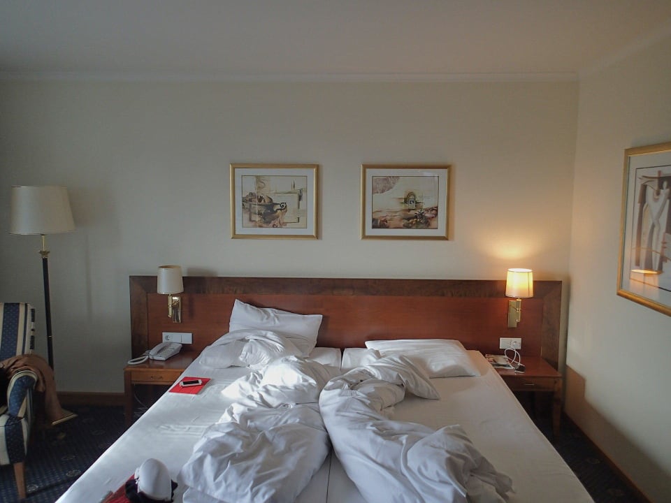 Zimmer sind schön, Bett ist 200cm breit! Super! HYPERION Hotel Berlin