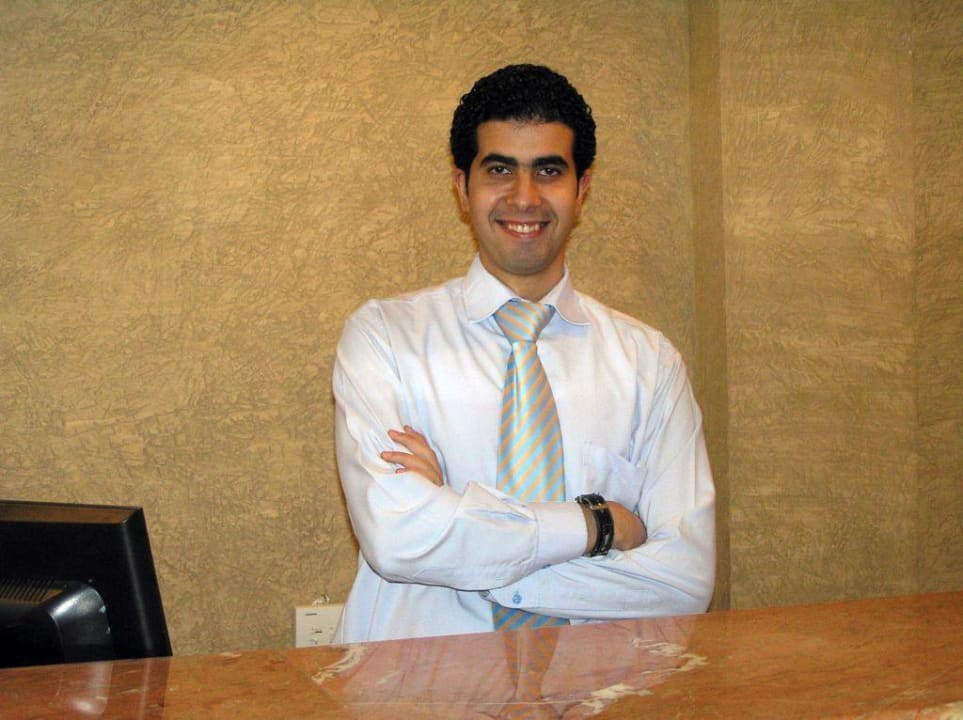 Netter Ansprechpartner an der Rezeption Lotus Bay Beach Resort