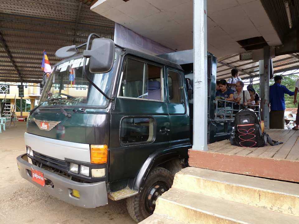 Mit einem LKW gehts auf den Berg Mountain Top Hotel