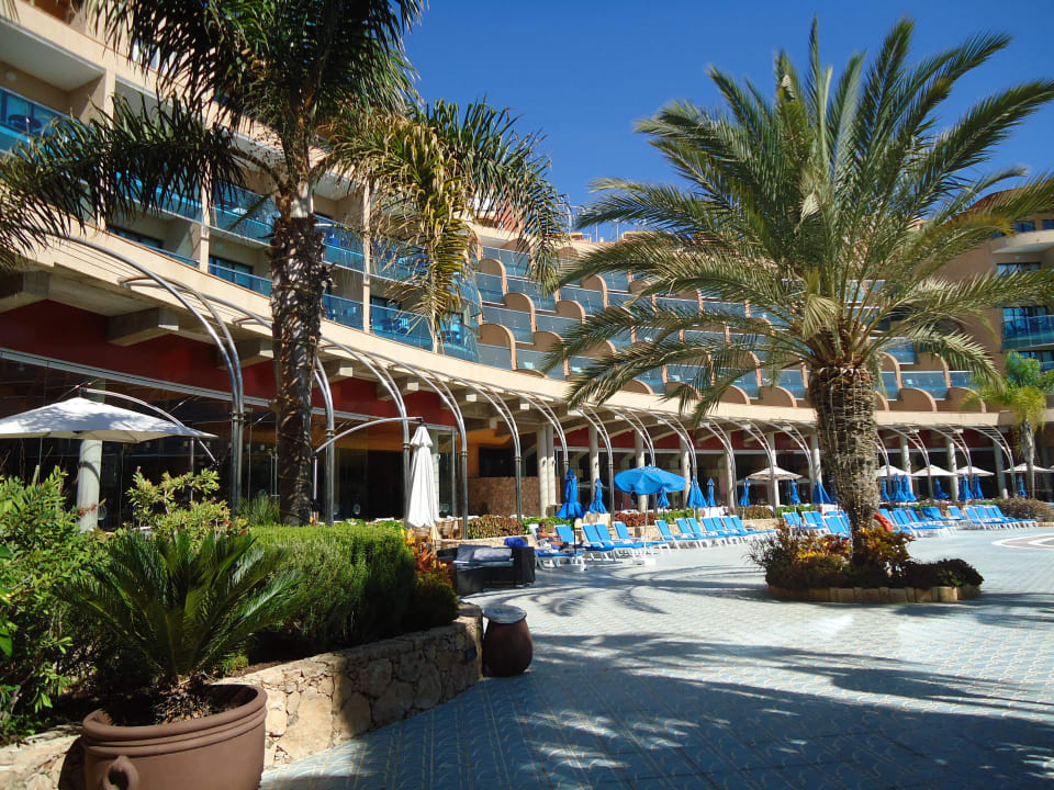 La terrasse devant le bar et le restaurant MUR Hotel Faro Jandia & Spa Fuerteventura