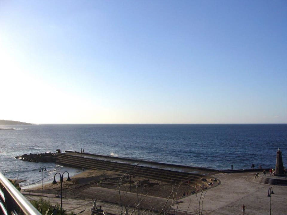 Der kleine Sandstrand in der Nähe des Hotels Hotel Delfin Laguna Bajamar