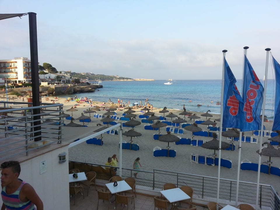 Blick vom Pool auf dem Strand Hotel Na Forana