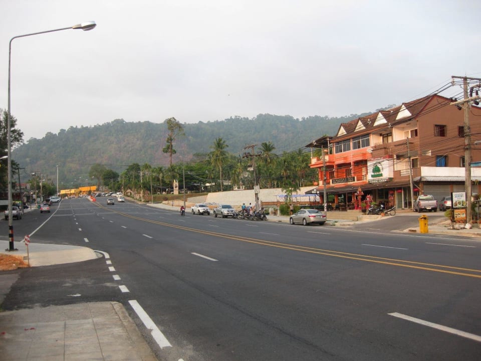 Straße vor dem Hotel Khaolak Laguna Resort