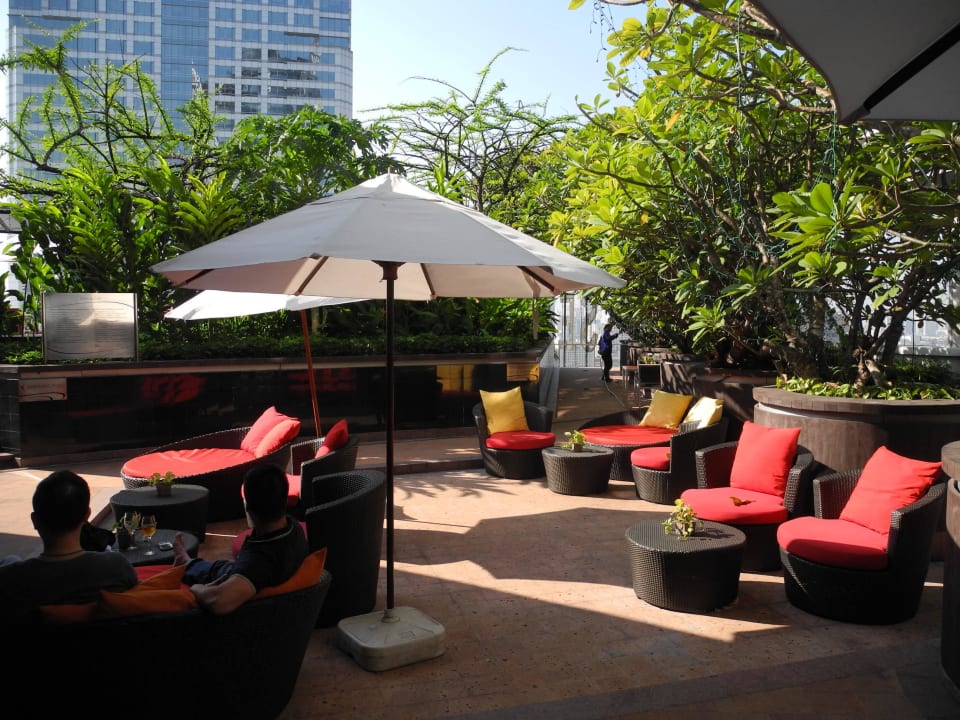 Bar beim Pool Centara Grand At CentralWorld