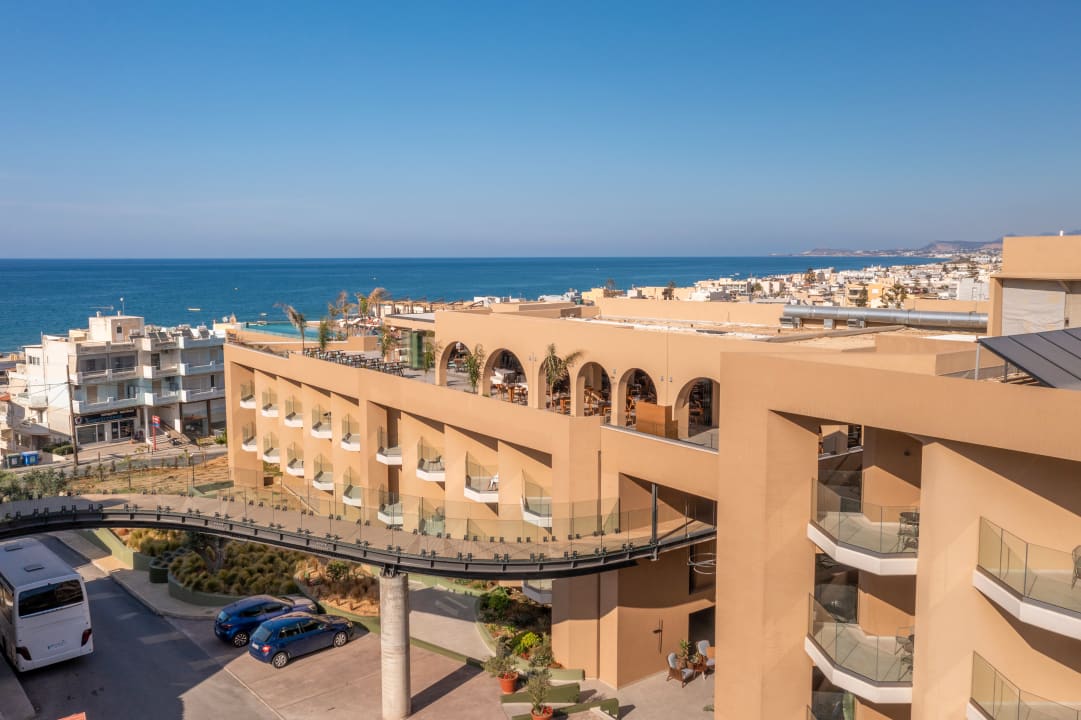 Außenansicht Minos Ambassador Suite & Spa