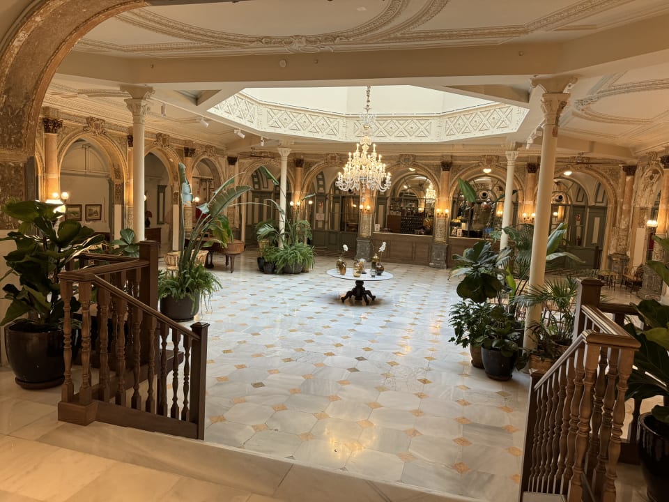 Gastro Hotel  Atiram Oriente