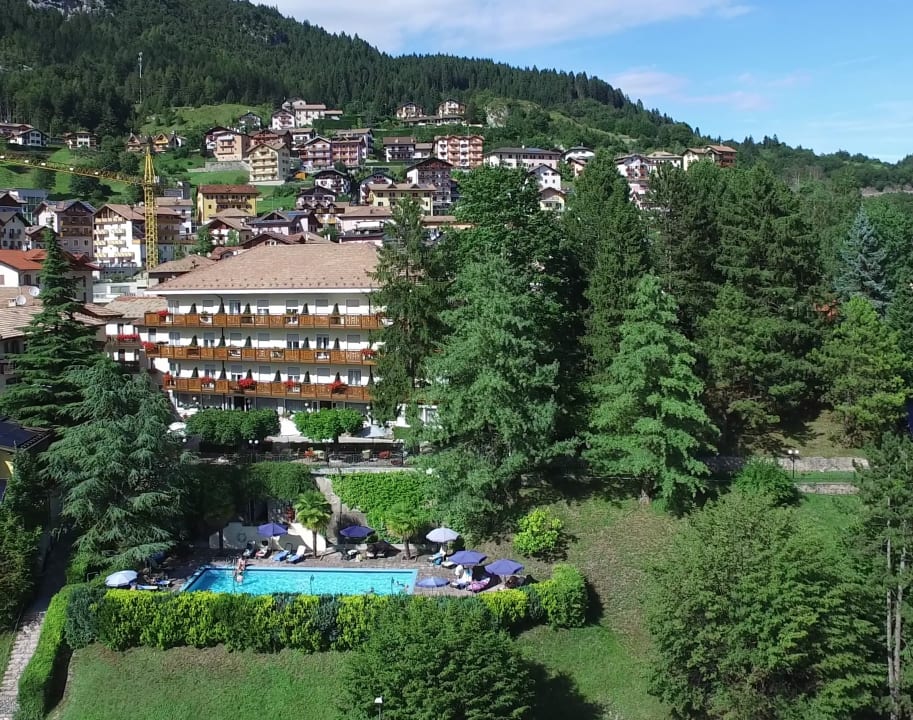 Außenansicht Hotel Miralago