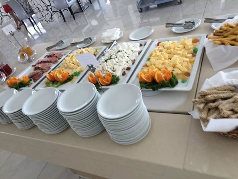 Mittagsbuffet Asterias Beach Resort