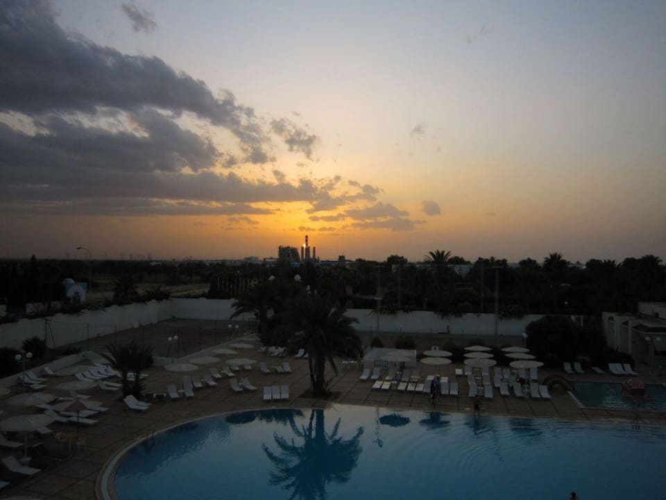 Sonnenuntergang Hotel El Mouradi Skanes Beach