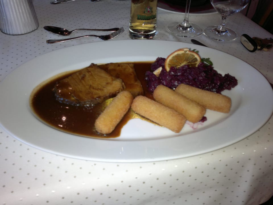 Rinderbraten im Balsamicojus mit Kroketten und Rot Platzlhof - Mein Hotel im Zillertal