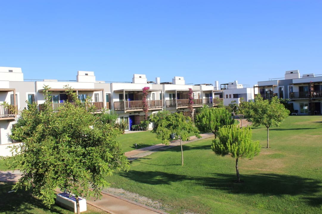 Die Gartenanlage mit Unterkunft ROBINSON QUINTA DA RIA