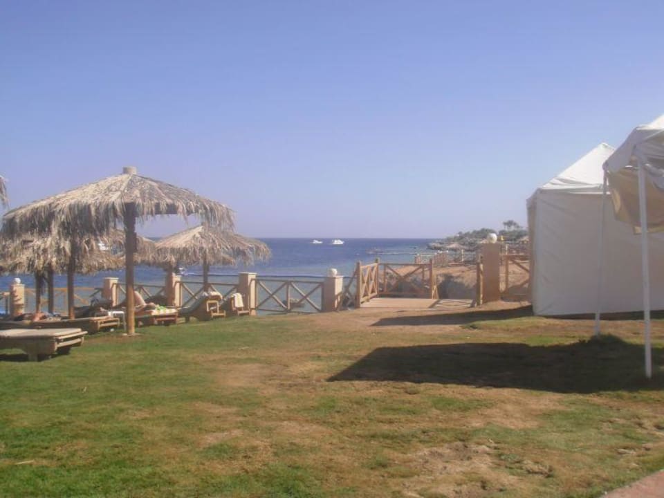 Zejście na plażę Safir Sharm Waterfalls Resort