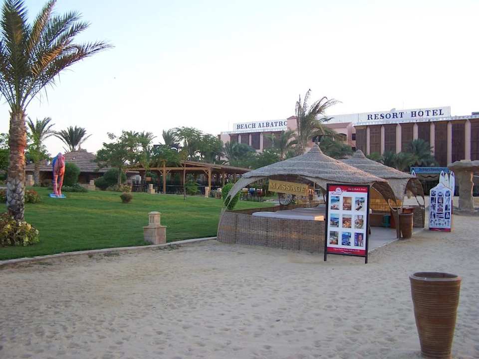 Massage am Strand Pickalbatros Palace Resort