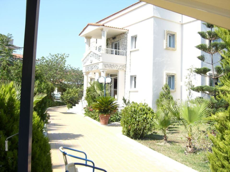 Hoteleingang Hotel Hanioti Palace/Chanioti Palace