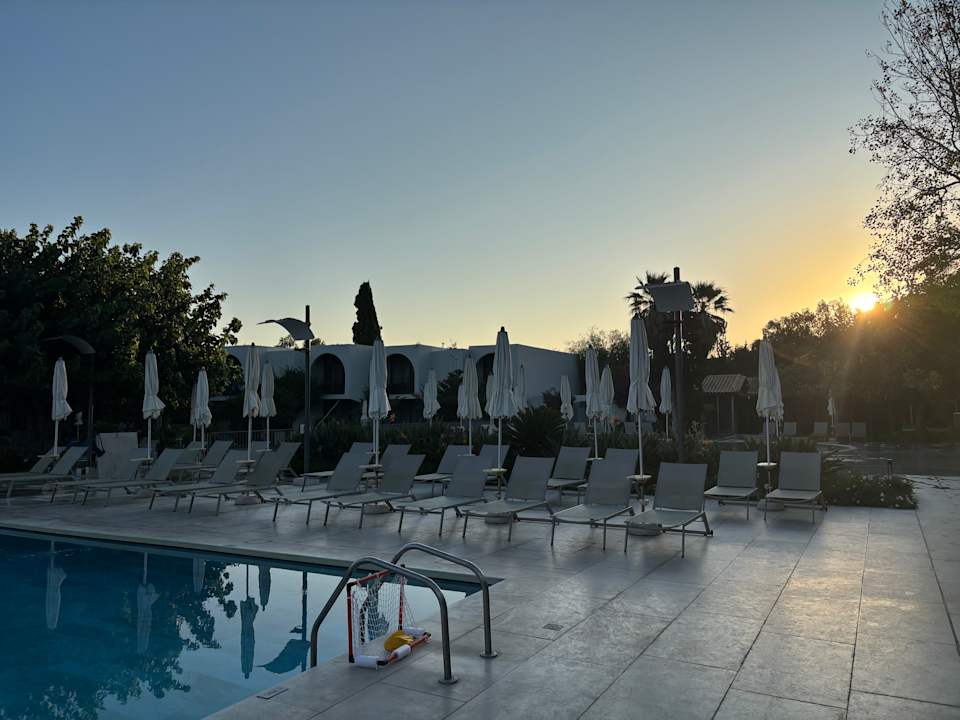 Pool Caravia Beach Hotel