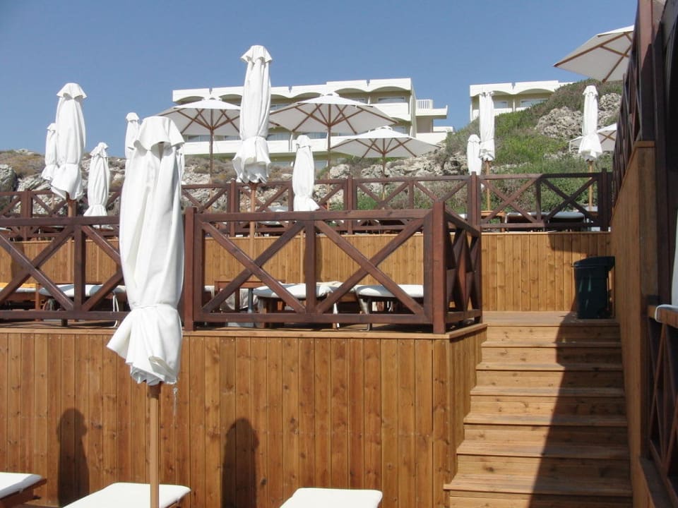 Neue Lounge mit Liegen Hotel Kalithea Horizon Royal