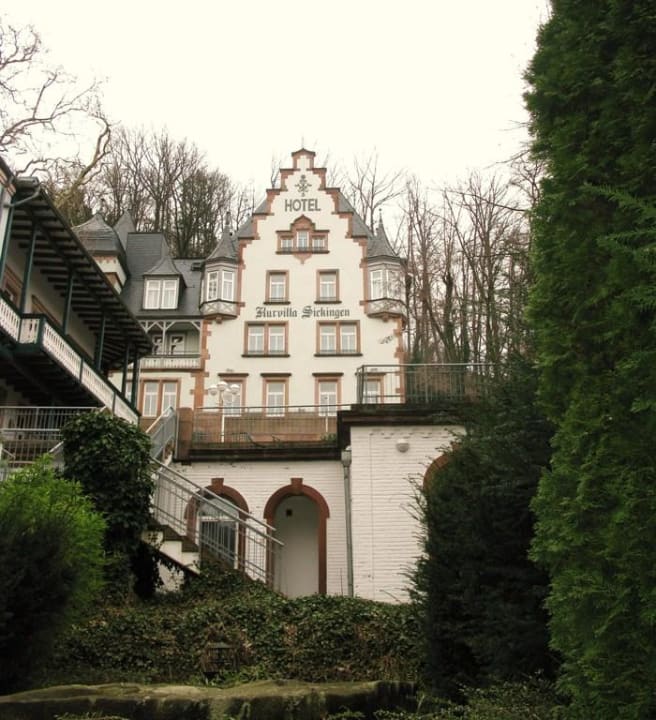 Blick von der Hauptstraße, vom unteren Hof Hotel Kurvilla Sickingen