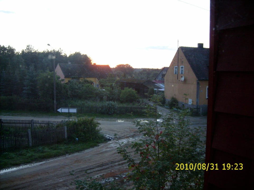 Blick aus dem Fenster (Zimmer 8) Center Hotel Bronkow