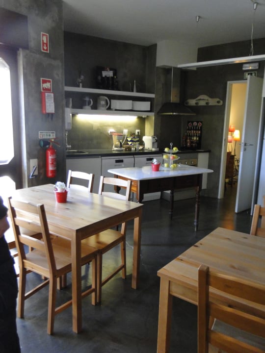 Frühstücksraum und Küche(kein Kochherd) Sweet Lisbon Guesthouse