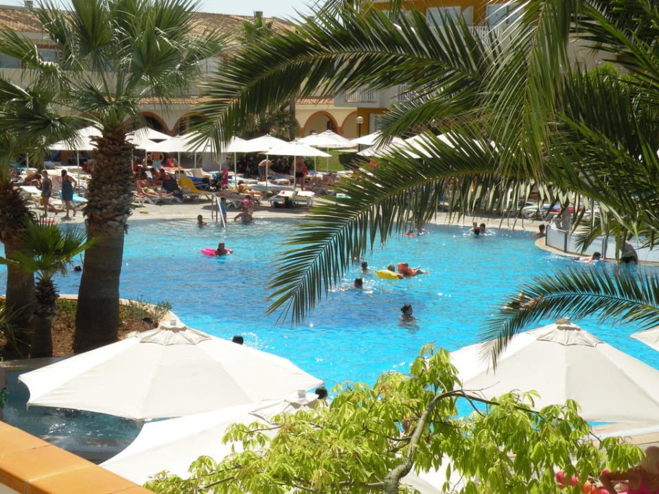 Pool blau punta reina